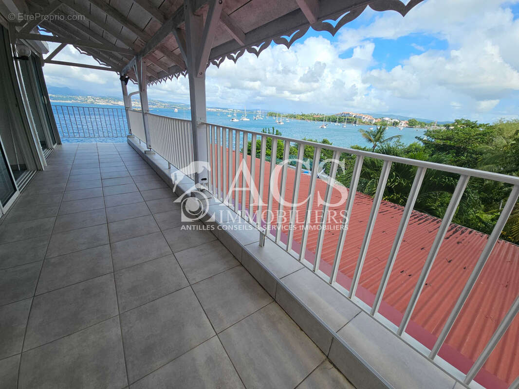 Magnifique propriété avec piscine en bord de mer - LES TROIS-ILETS - photo 18