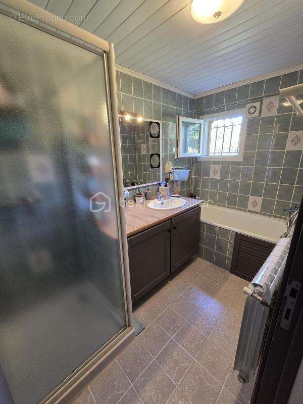 Maison à SAINT-JULIEN-DE-PEYROLAS