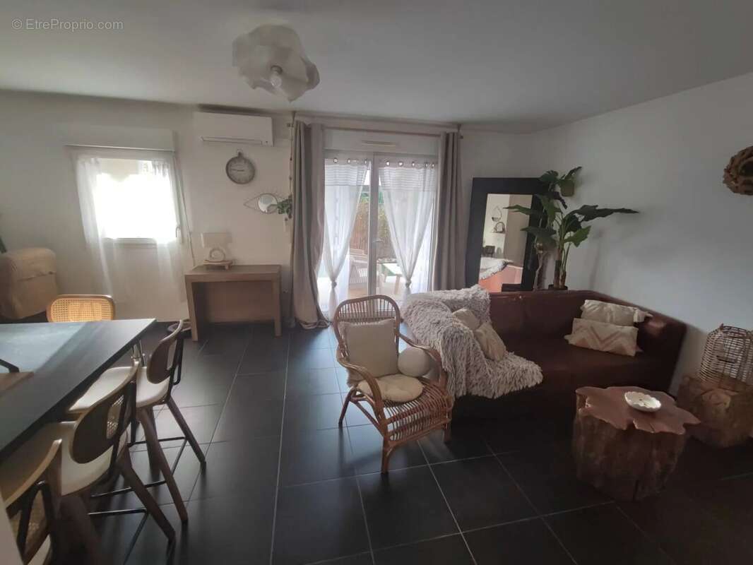 Appartement à SOLLIES-PONT