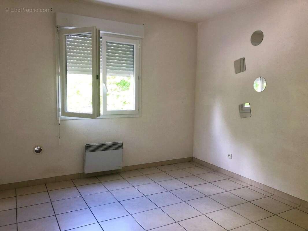 Appartement à COURNONTERRAL