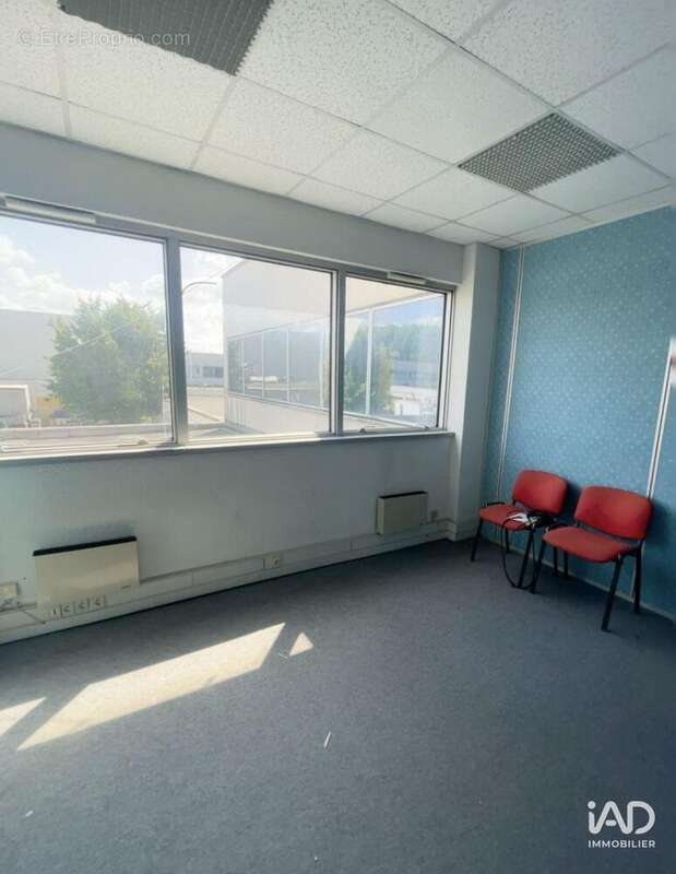 Photo 3 - Commerce à GRIGNY