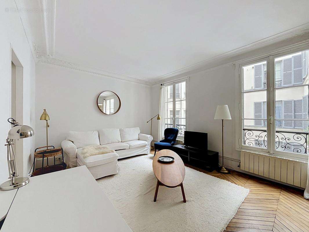 Appartement à PARIS-8E