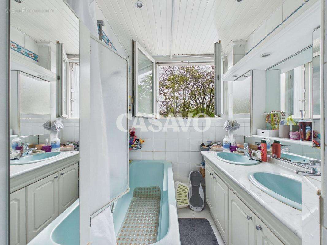 Appartement à LA CELLE-SAINT-CLOUD