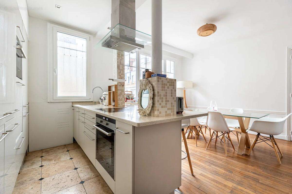 Appartement à PARIS-16E