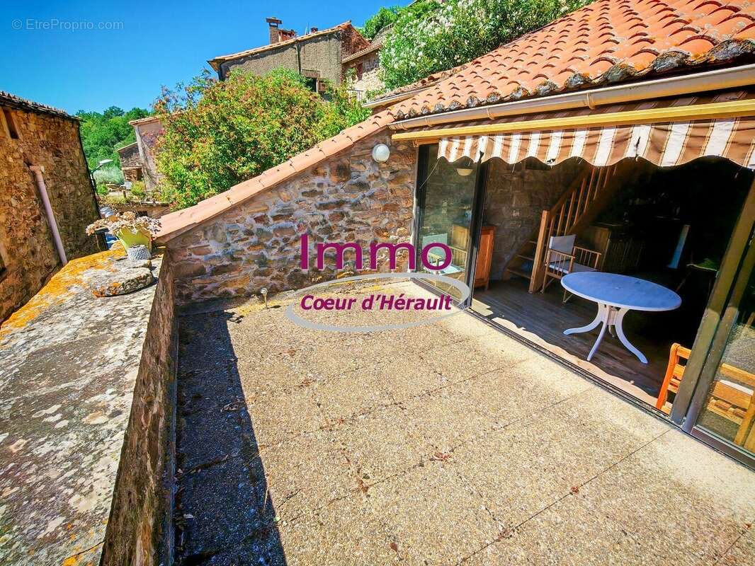 SAINT-PRIVAT : maison de village en pierres avec cave et terrasse - photo 9