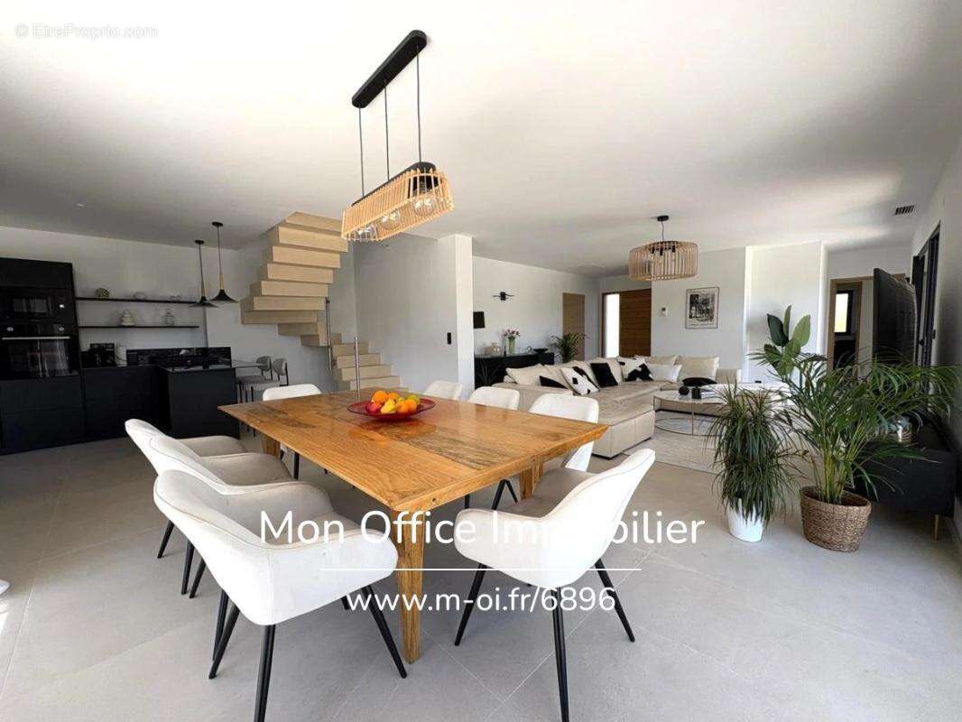 Maison à VENTABREN