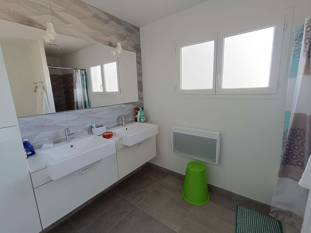 Maison à SAINT-LAURENT-DE-LA-SALANQUE