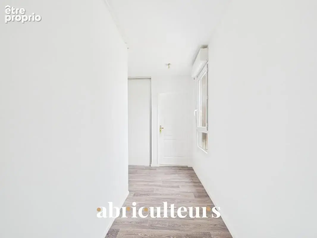 Appartement T3 de 73 m² à Survilliers - Plein Sud - Vue sur le bassin et le Pigeonnier - Résidence de standing - photo 3