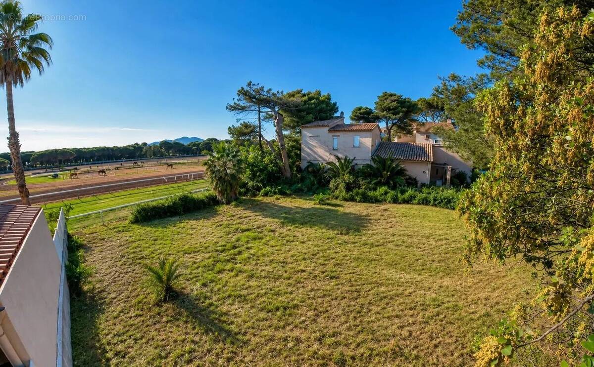 Terrain à HYERES