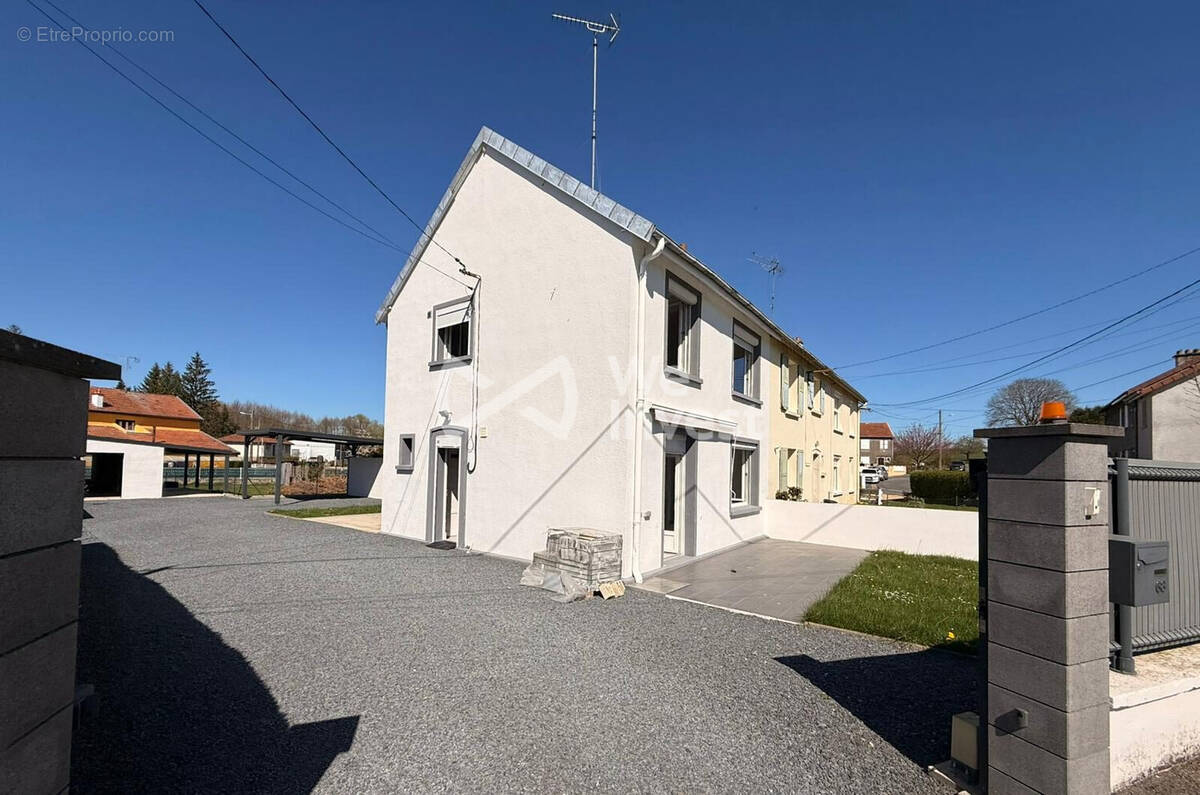 Maison 77 m² à Carignan  - photo 1
