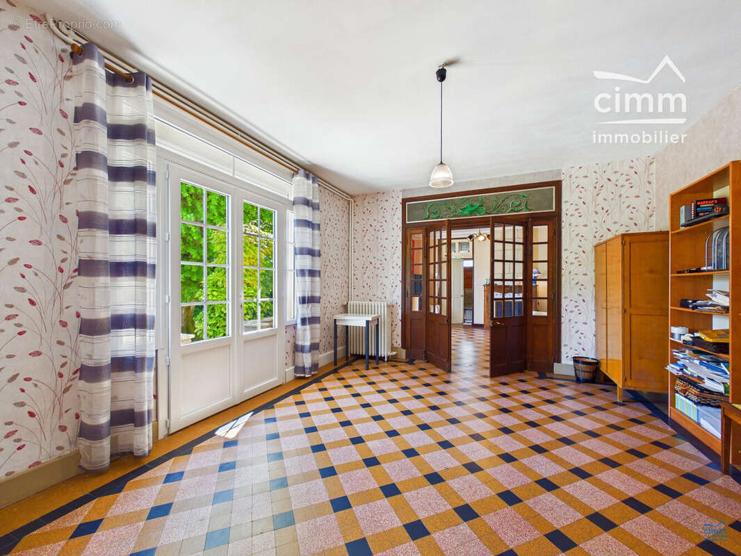 Maison 181 m² à Vernantes  - photo 9