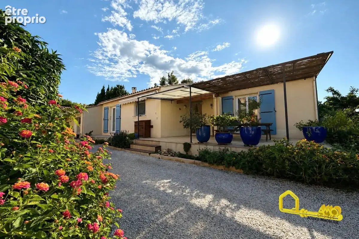 Maison de plain-pied 4 chambres   110m2 - Eyguières - photo 2
