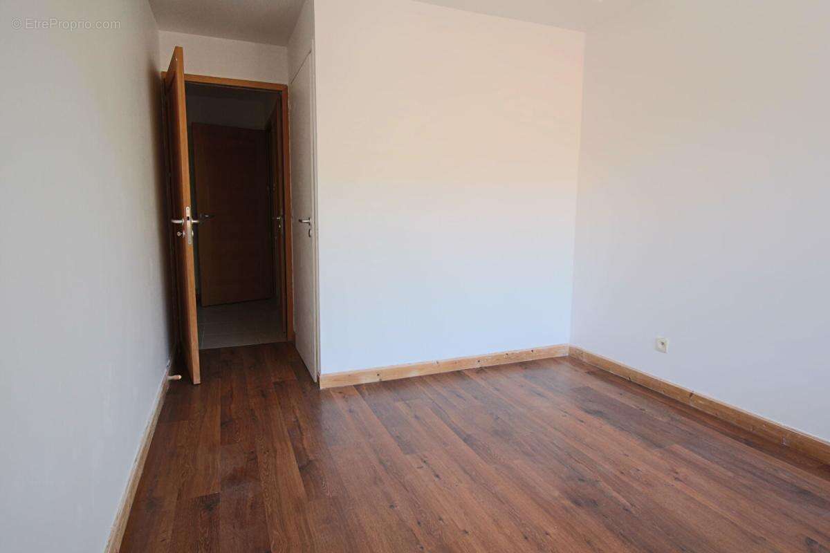 Sallanches, centre ville  appartement t3  ,64 m2 275000 euros - photo 8