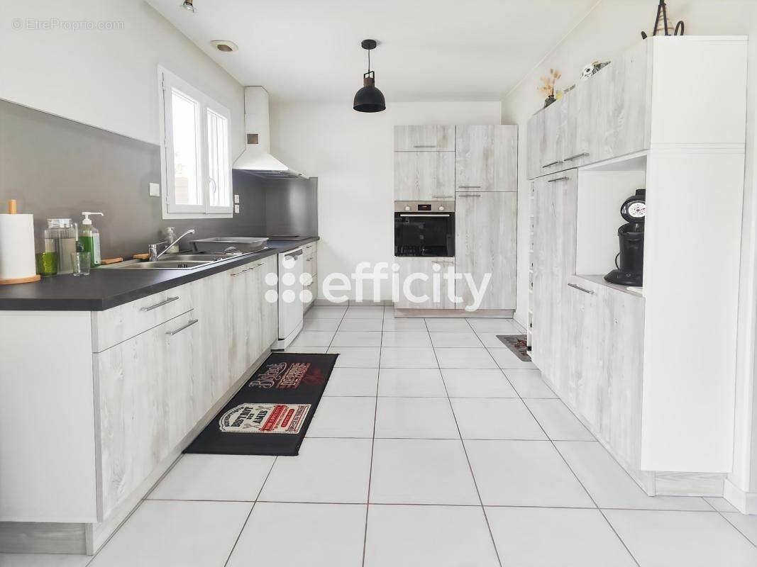 Maison 83 m² à Landevieille  - photo 8