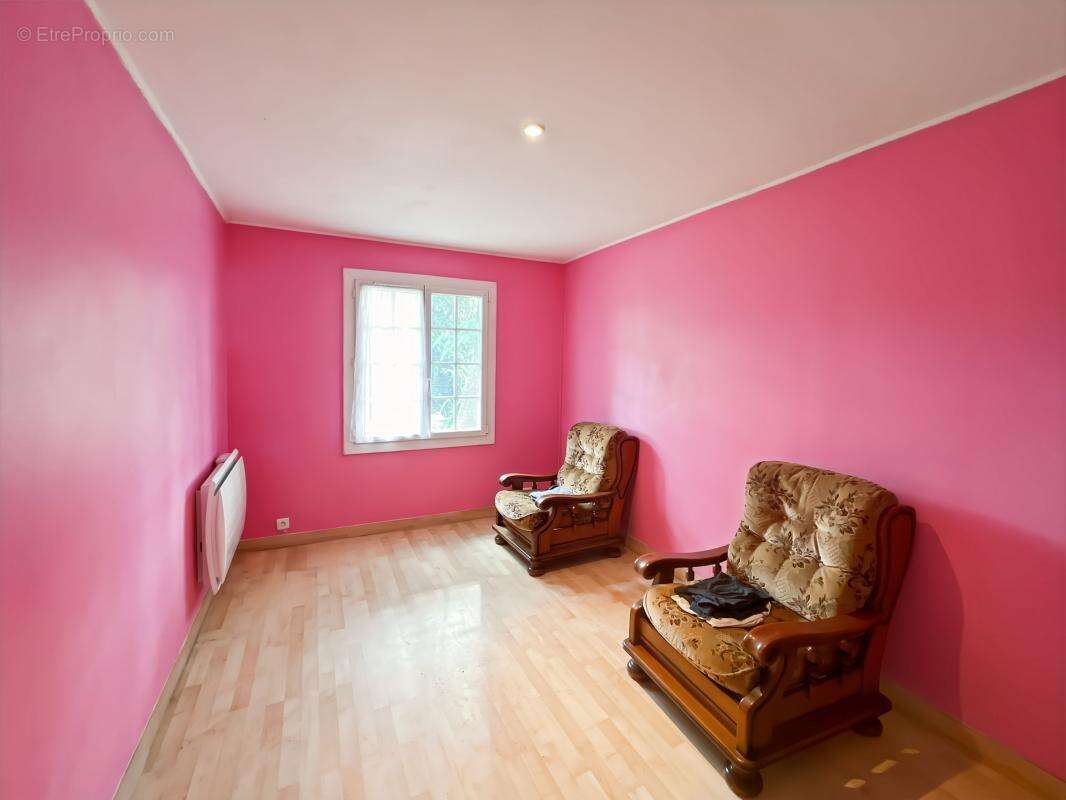 Maison à MARCILLY-EN-VILLETTE