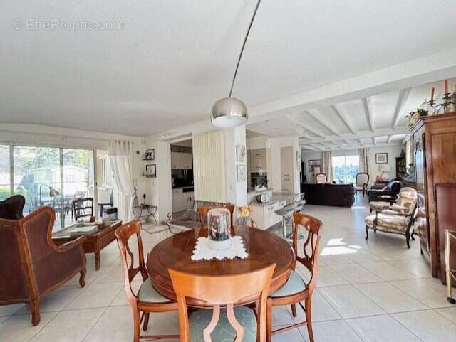 Maison à SAINT-GENEST-LERPT