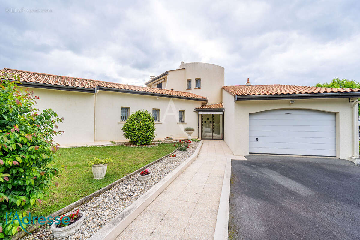 CESTAS  - Maison familiale de 150m² avec jardin et double garage - photo 4