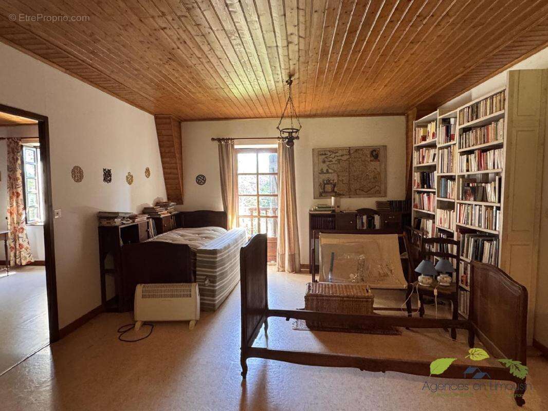 Maison 232 m² à Chamberet  - photo 17