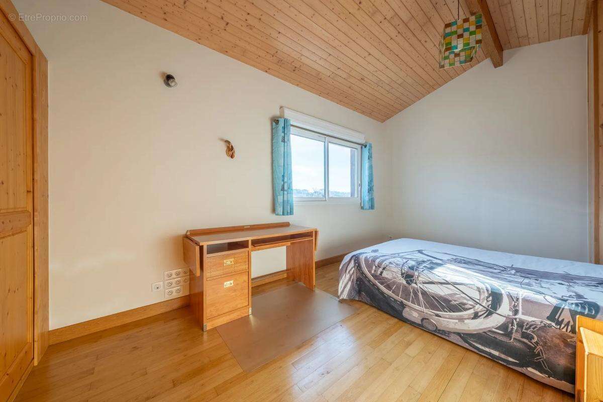 Maison à CUBZAC-LES-PONTS