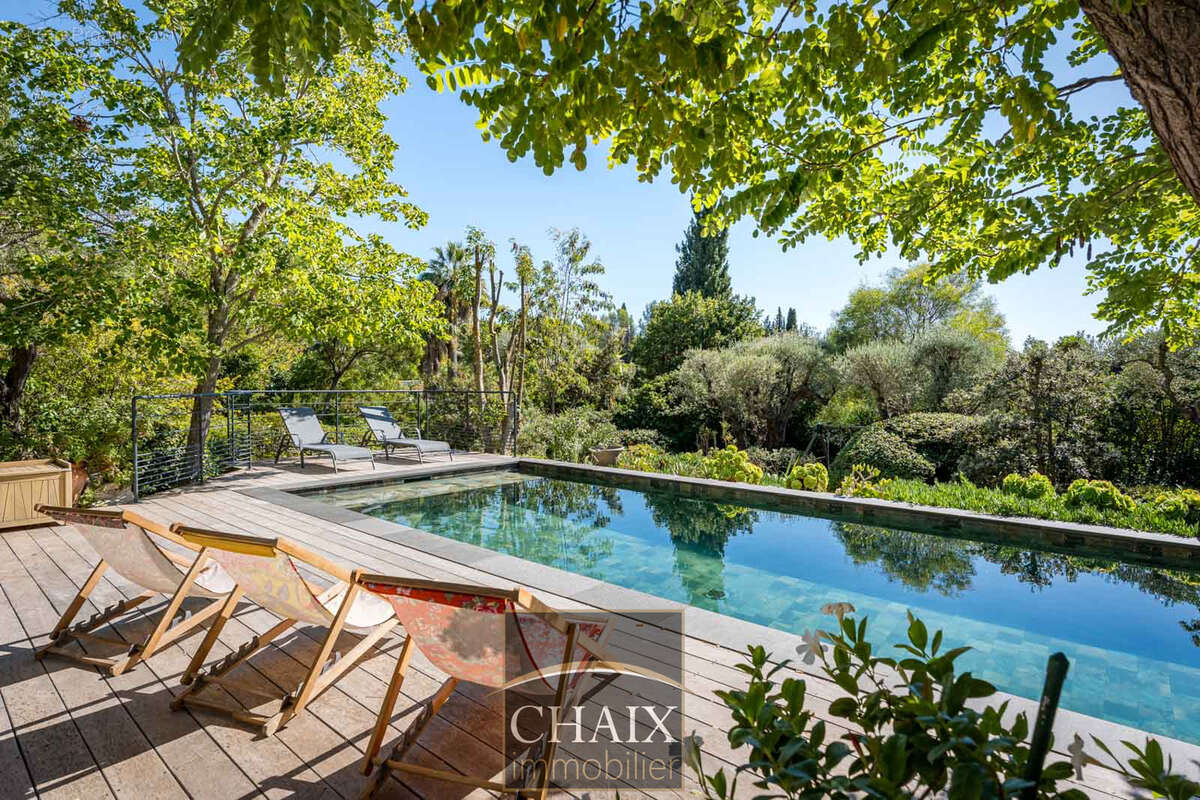 Villa d’architecte avec piscine balinaise à 1 km de la mer   Havre de paix à Sanary - photo 3