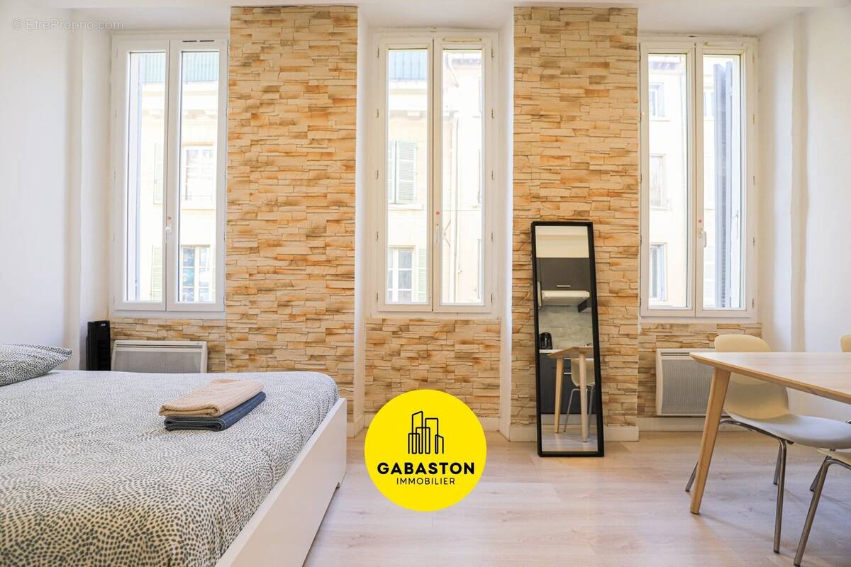 Appartement à MARSEILLE-1E