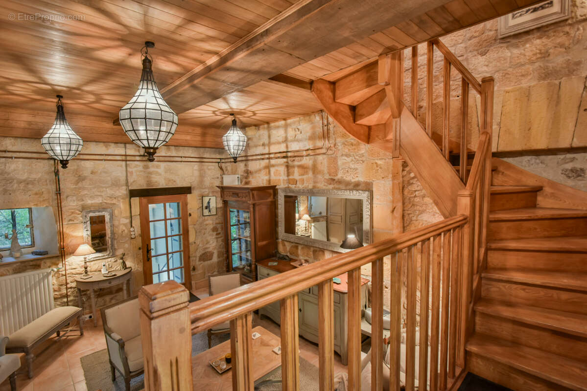 Maison à COUZE-ET-SAINT-FRONT