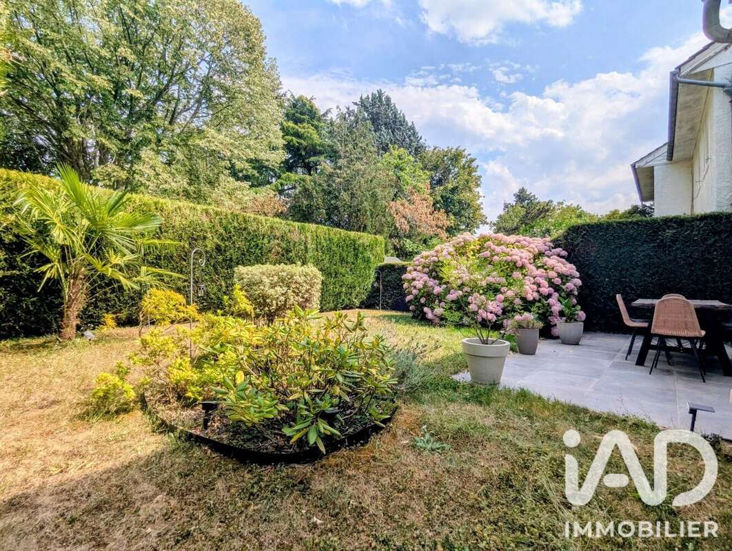 Maison 130 m² à Les Loges-En-Josas  - photo 6