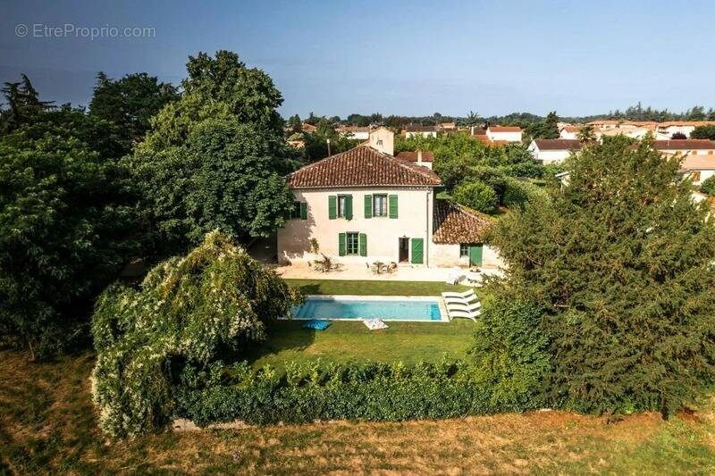 Maison à NEGREPELISSE