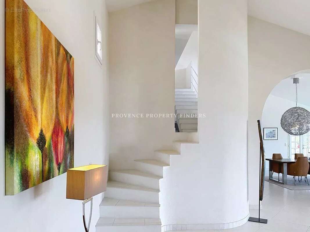 Maison à ENTRECASTEAUX