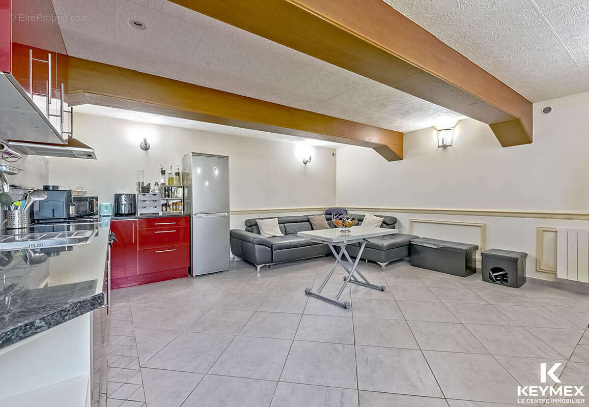 Appartement à VALLANGOUJARD