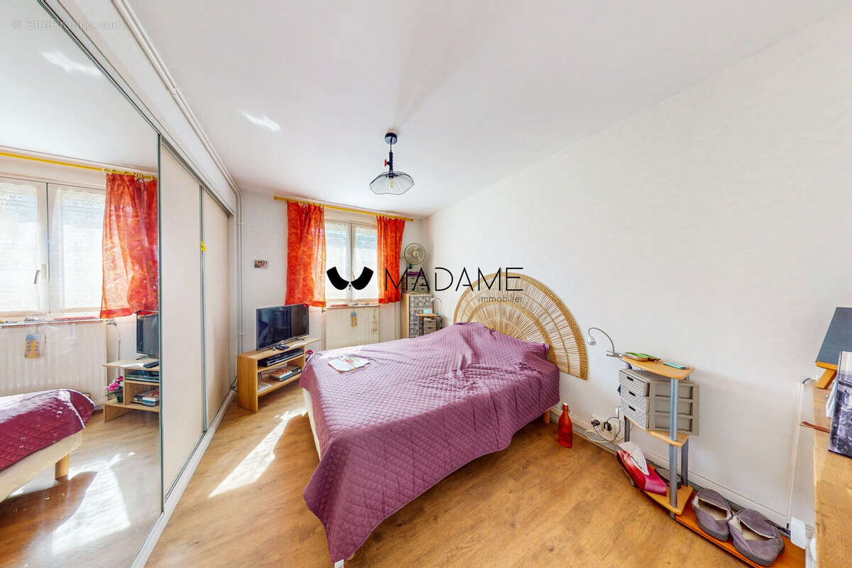 Appartement à SAINT-MARTIN-D'HERES