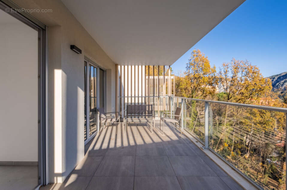Appartement à GILETTE
