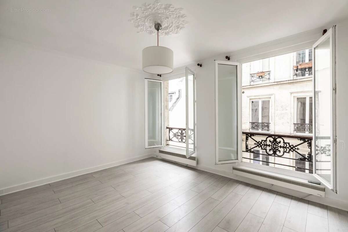 Appartement à PARIS-7E