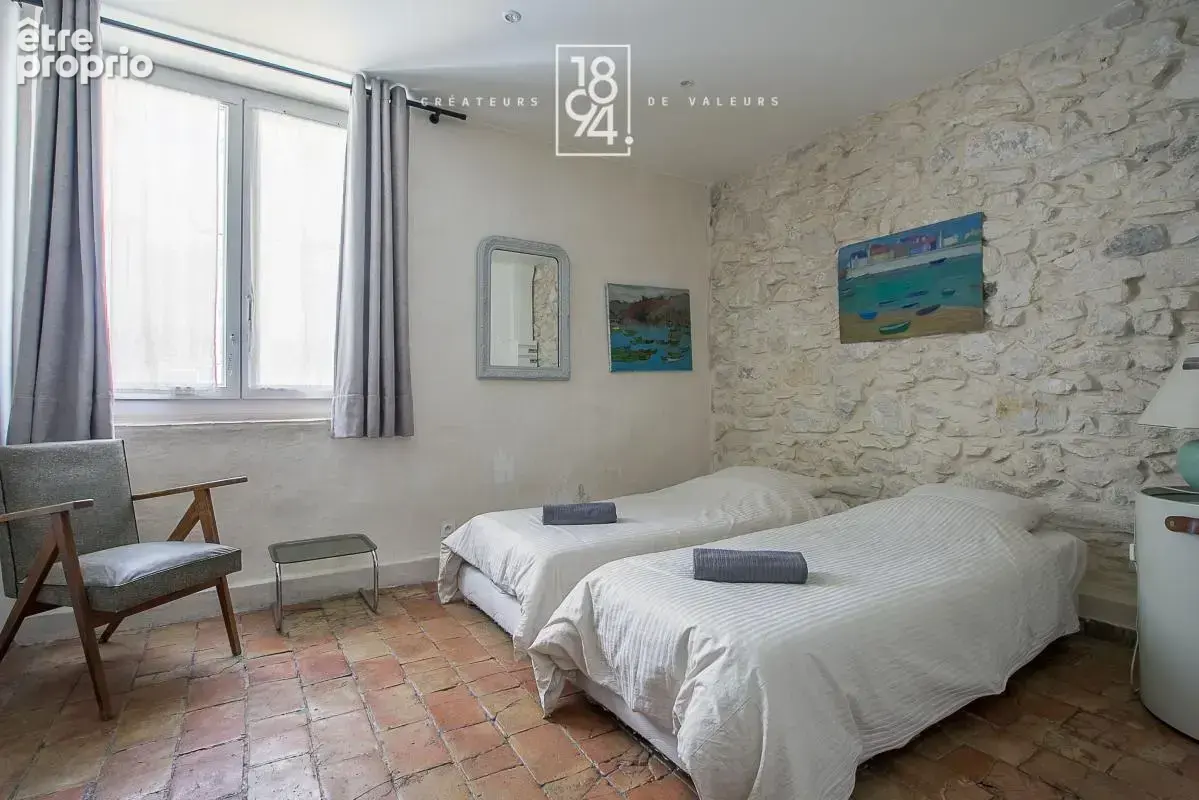 Duplex de type 3/4 entièrement rénové, d’une superficie de 130 m², situé secteur Vieux-Port avec vue mer - photo 9