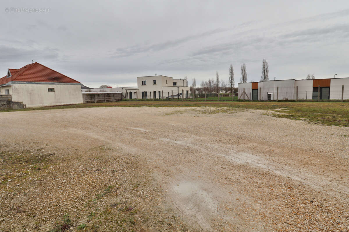 Commerce à PONT-SAINTE-MARIE