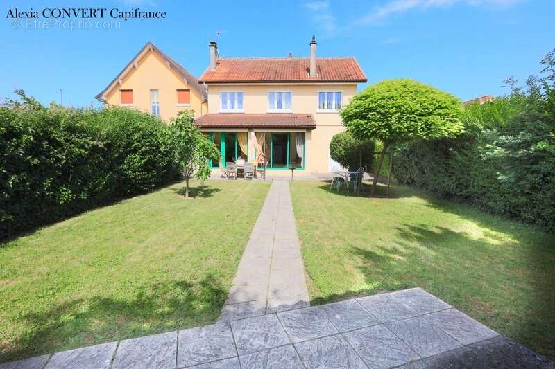 Maison à MONTREVEL-EN-BRESSE