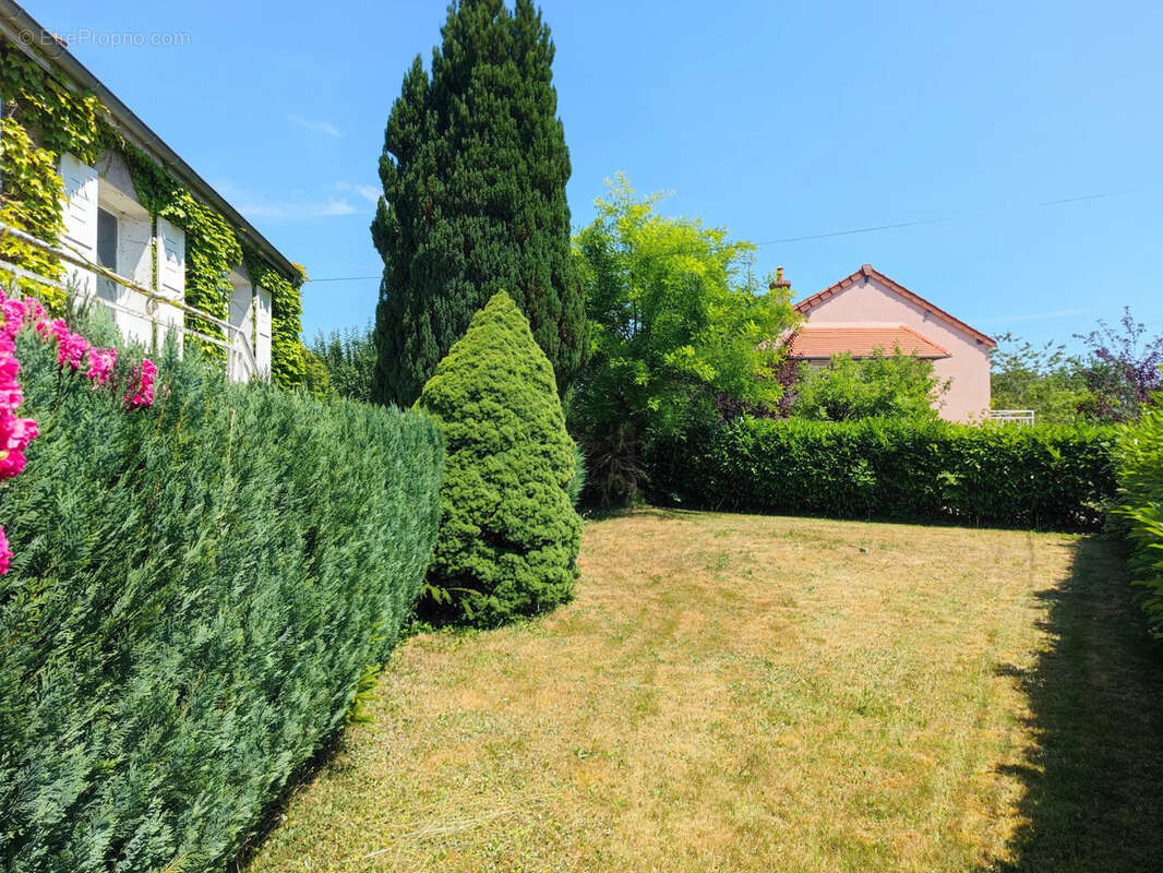 Maison à LUZY