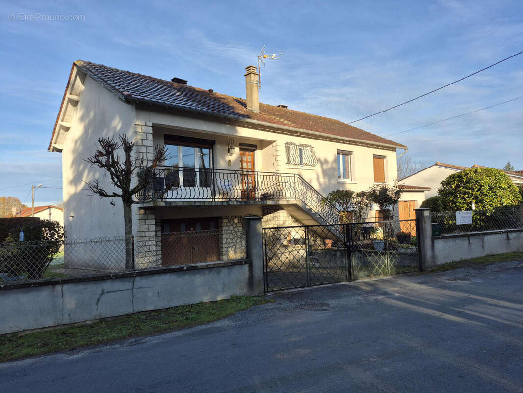 20251201_095042 - Maison à NONTRON