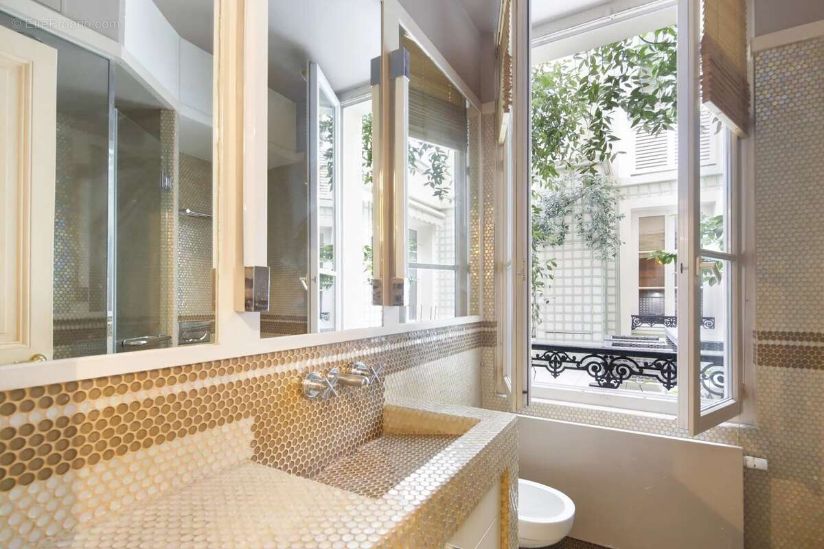 Appartement à PARIS-7E