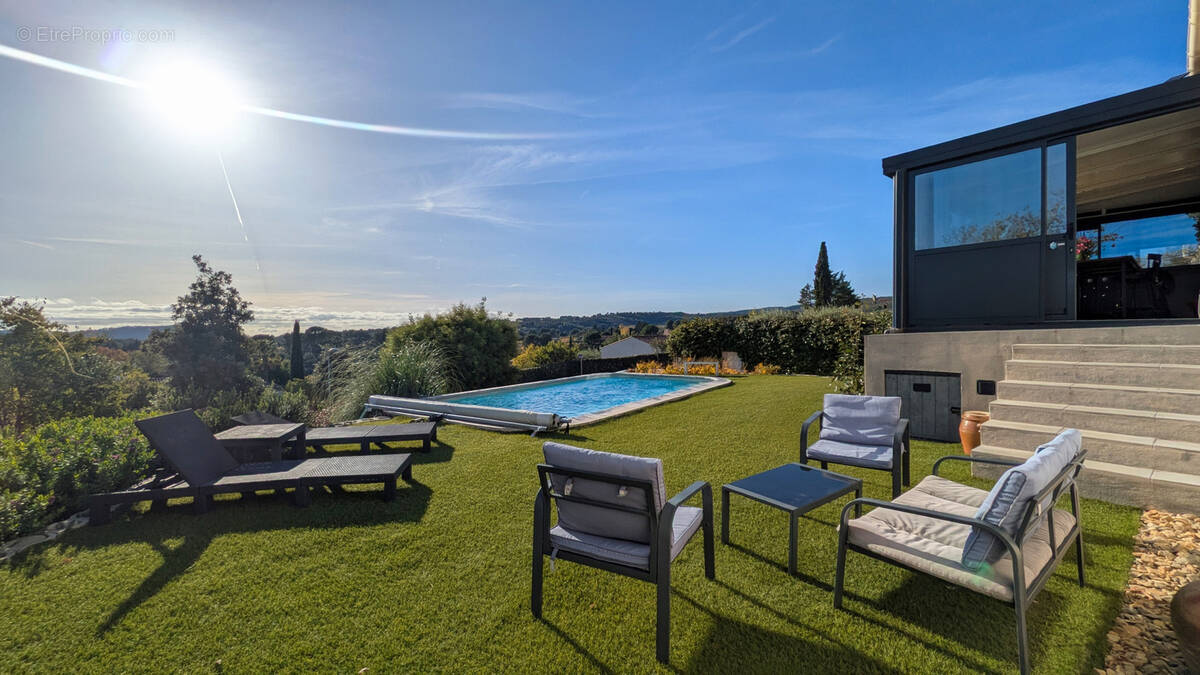 Maison à LE CASTELLET