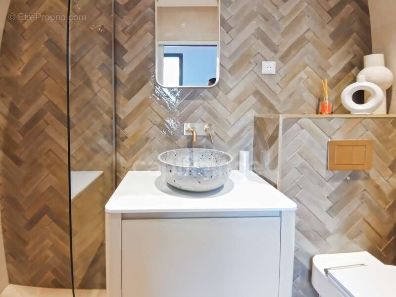 Commerce à AIGUES-MORTES