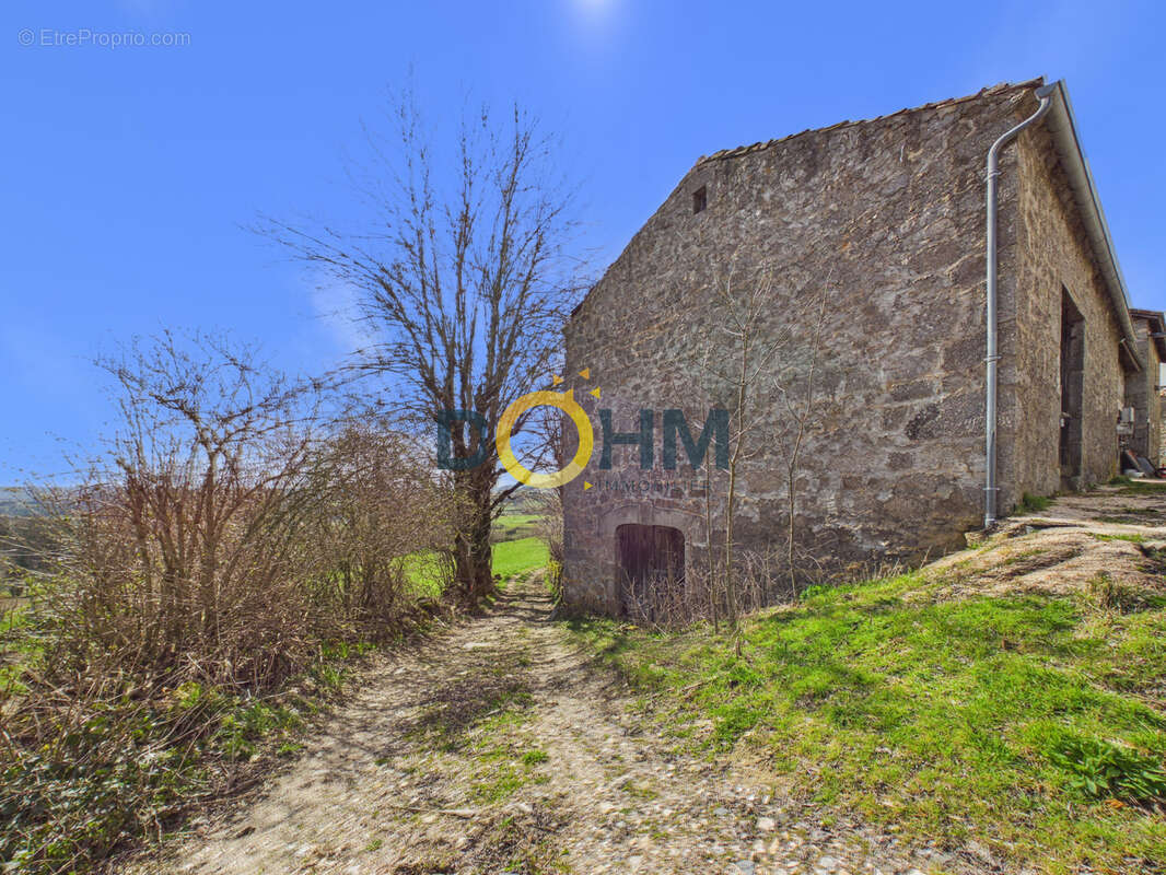Parking à VENTEUGES