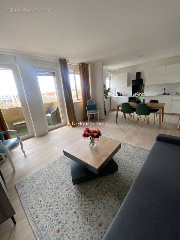 Appartement à COURBEVOIE