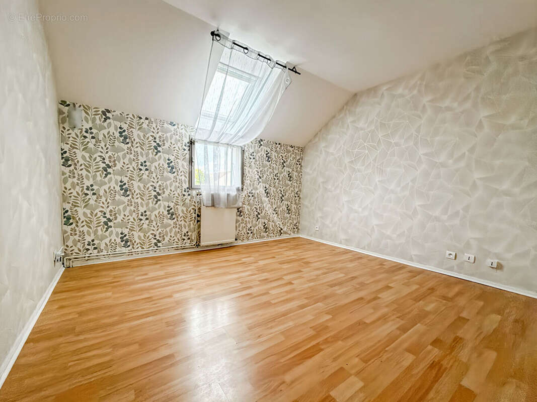 Maison à JOUY-LE-MOUTIER