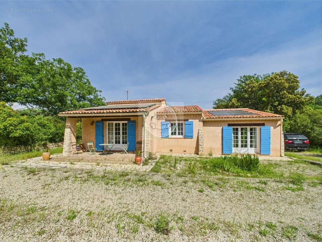 Maison à BAGNOLS-EN-FORET