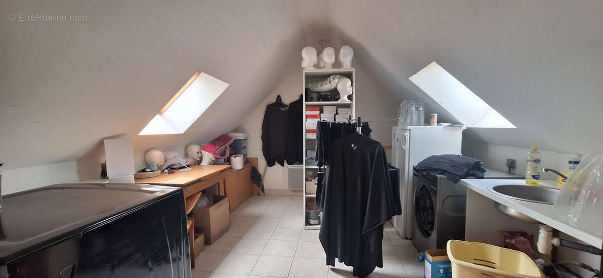 Commerce à THORIGNY-SUR-OREUSE