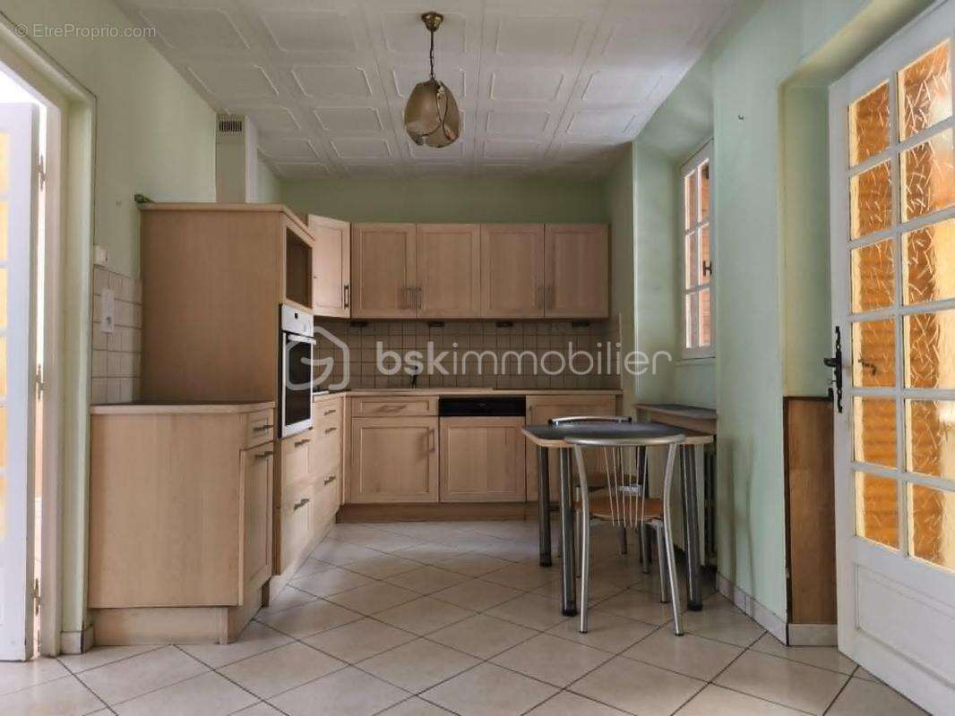 Maison familiale de 141 m2 - Dépendances - Jardin - photo 4