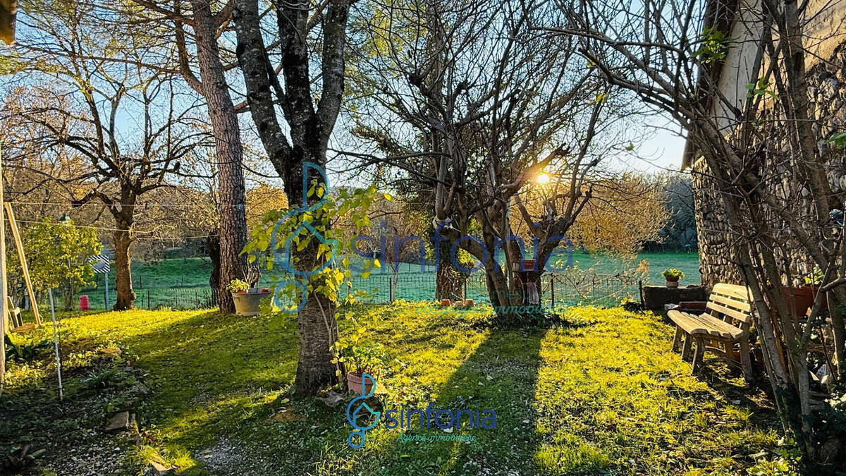 Maison à BOUQUET