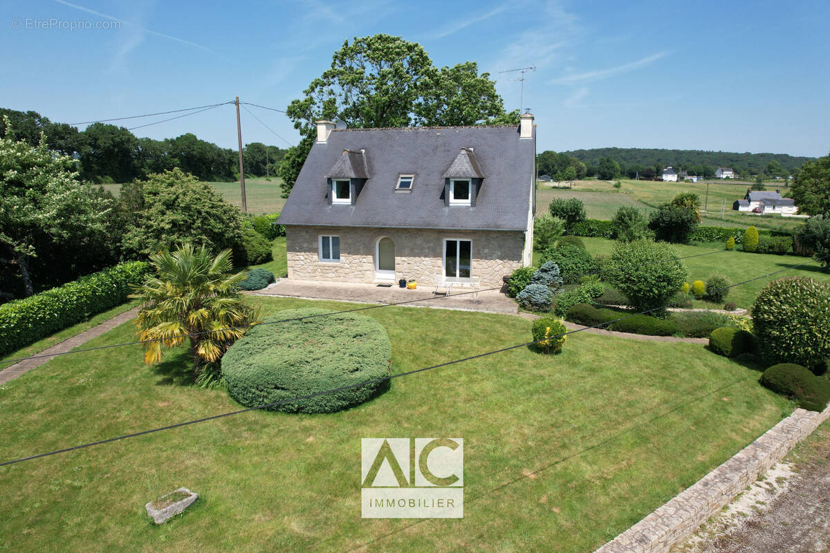 Maison à PLOUNEVEZ-QUINTIN