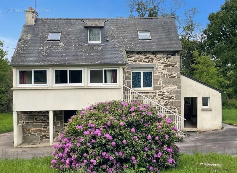 Maison à SAINT-NICOLAS-DU-PELEM